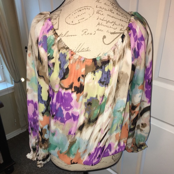 Sheer, lightweight blouse - Picture 2 of 4